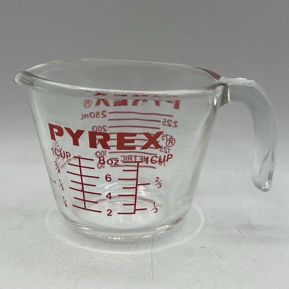 Vintage Pyrex 508 1 Cup 8 oz Glass Measuring Cup Red Lettering J Handle Baking - Picture 1 of 4